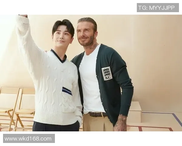 明星同框海外篮球与足球巨星亲密合影展现运动魅力与友谊的精彩瞬间